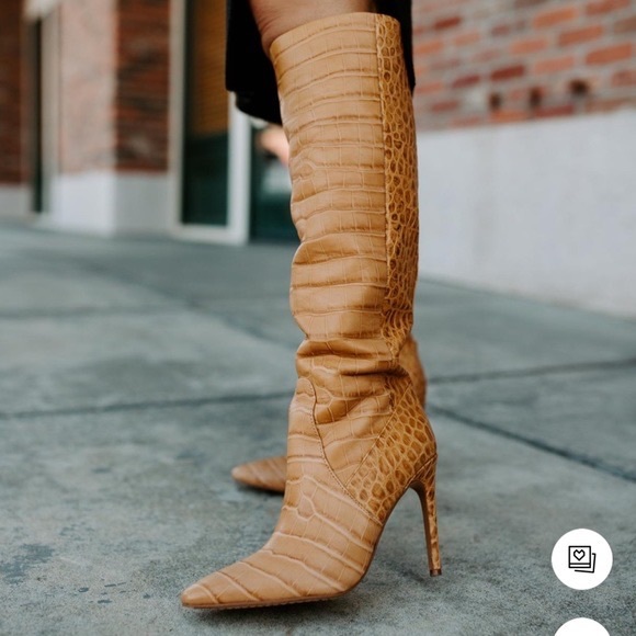 Like new! Vince Camuto •Fendels Boots• - Picture 3 of 10